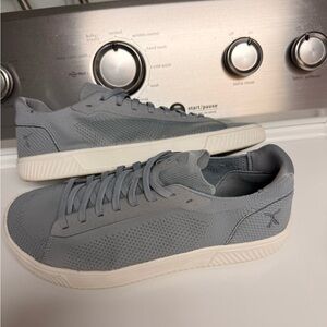 Mens Flux Adapt Knit Trainer Grey/White.